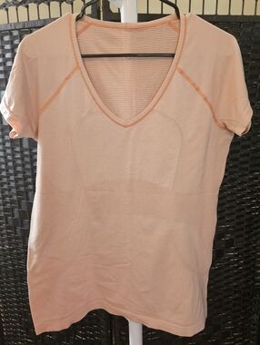 lululemon athletica Peach Short Sleeve V‑Neck Tee